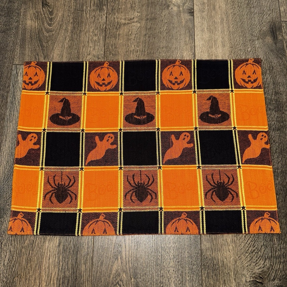 Linens&things‎ Halloween Table Mat placement Quilted Witch Spider Ghost Pumpkin